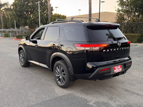 New 2025 Nissan Pathfinder SV image 5