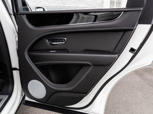 Used 2022 Bentley Bentayga image 38