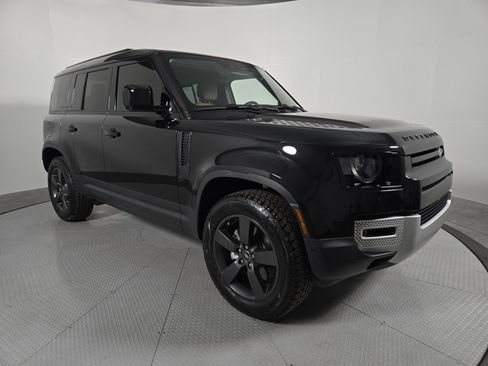 Used 2025 Land Rover Defender 110 S image 3