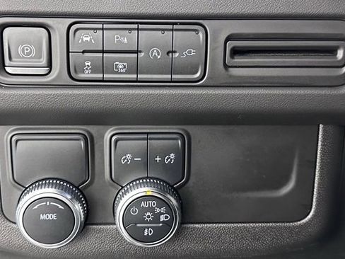 Used 2022 GMC Yukon SLT w/ SLT Luxury Package image 15