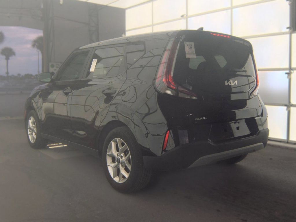 Used 2023 Kia Soul S FWD image 3
