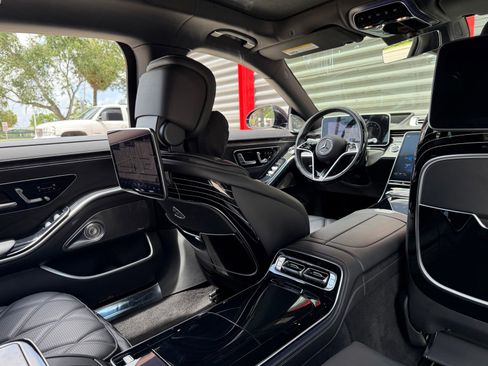 Used 2024 Mercedes-Benz Maybach S 580 4MATIC w/ Manufaktur Leather Package image 38