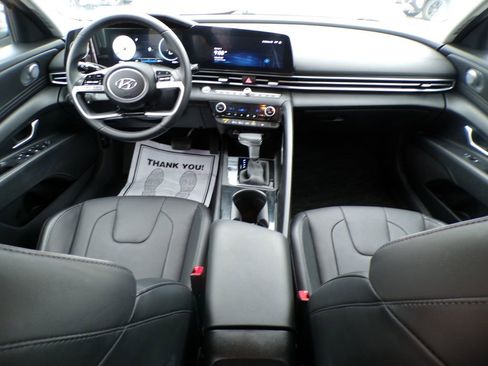 Used 2023 Hyundai Elantra Limited w/ Cargo Package image 9