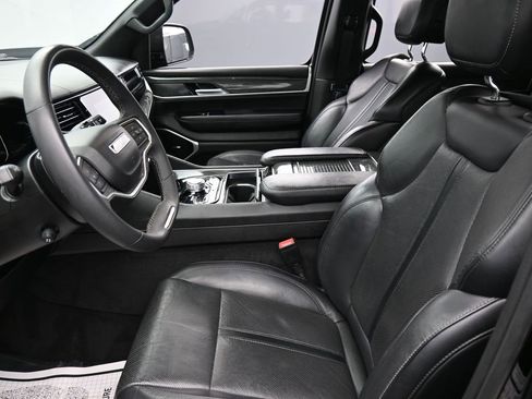 Used 2022 Jeep Wagoneer Series III w/ Flexible Seating Group image 12