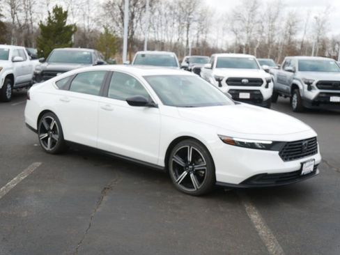 Used 2024 Honda Accord Sport image 2
