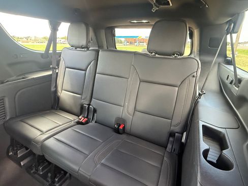 Used 2025 Chevrolet Suburban High Country AWD/4WD image 16