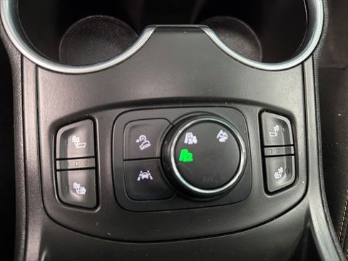 Used 2020 GMC Terrain SLE w/ Driver Convenience Package AWD/4WD image 17