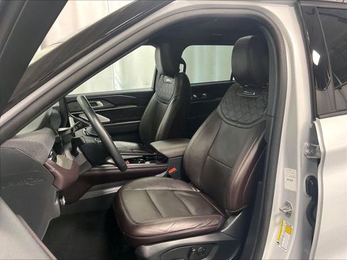 Used 2025 Ford Explorer Platinum w/ LUX Leather Package image 10