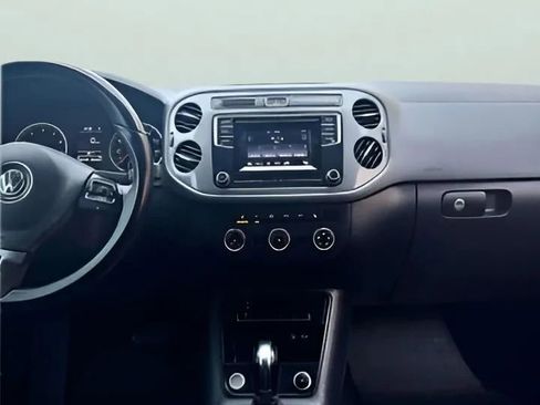 Used 2016 Volkswagen Tiguan S image 44