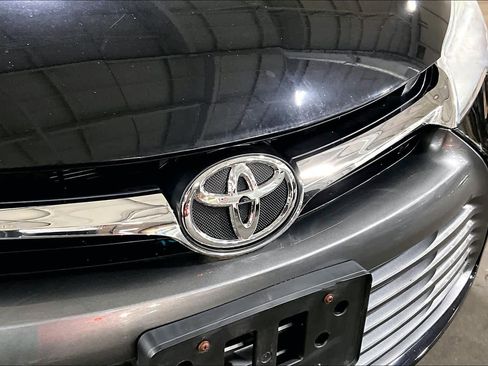 Used 2016 Toyota Camry LE image 29