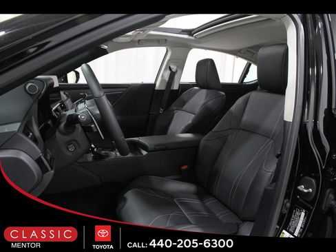 Used 2024 Lexus ES 300h Ultra Luxury image 5