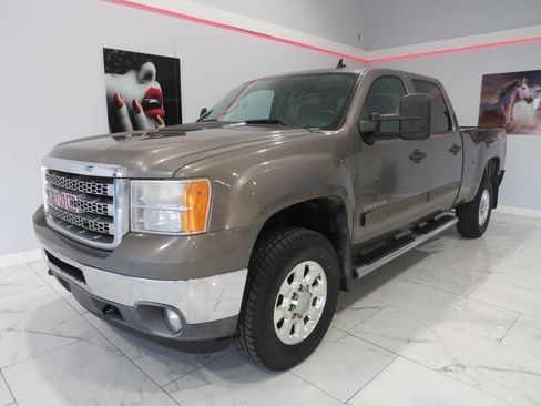Used 2013 GMC Sierra 2500 SLE w/ SLE Preferred Package image 2