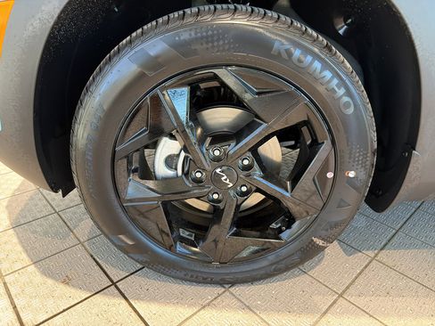 New 2026 Kia Seltos EX image 9