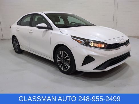Certified 2023 Kia Forte LXS w/ LXS Technology Package FWD image 1