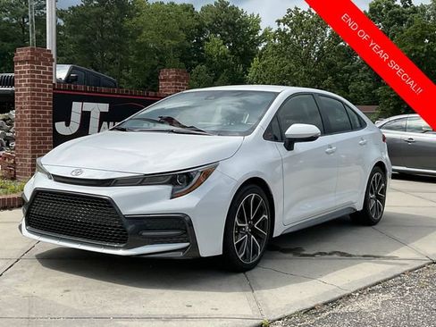 Used 2022 Toyota Corolla SE image 3