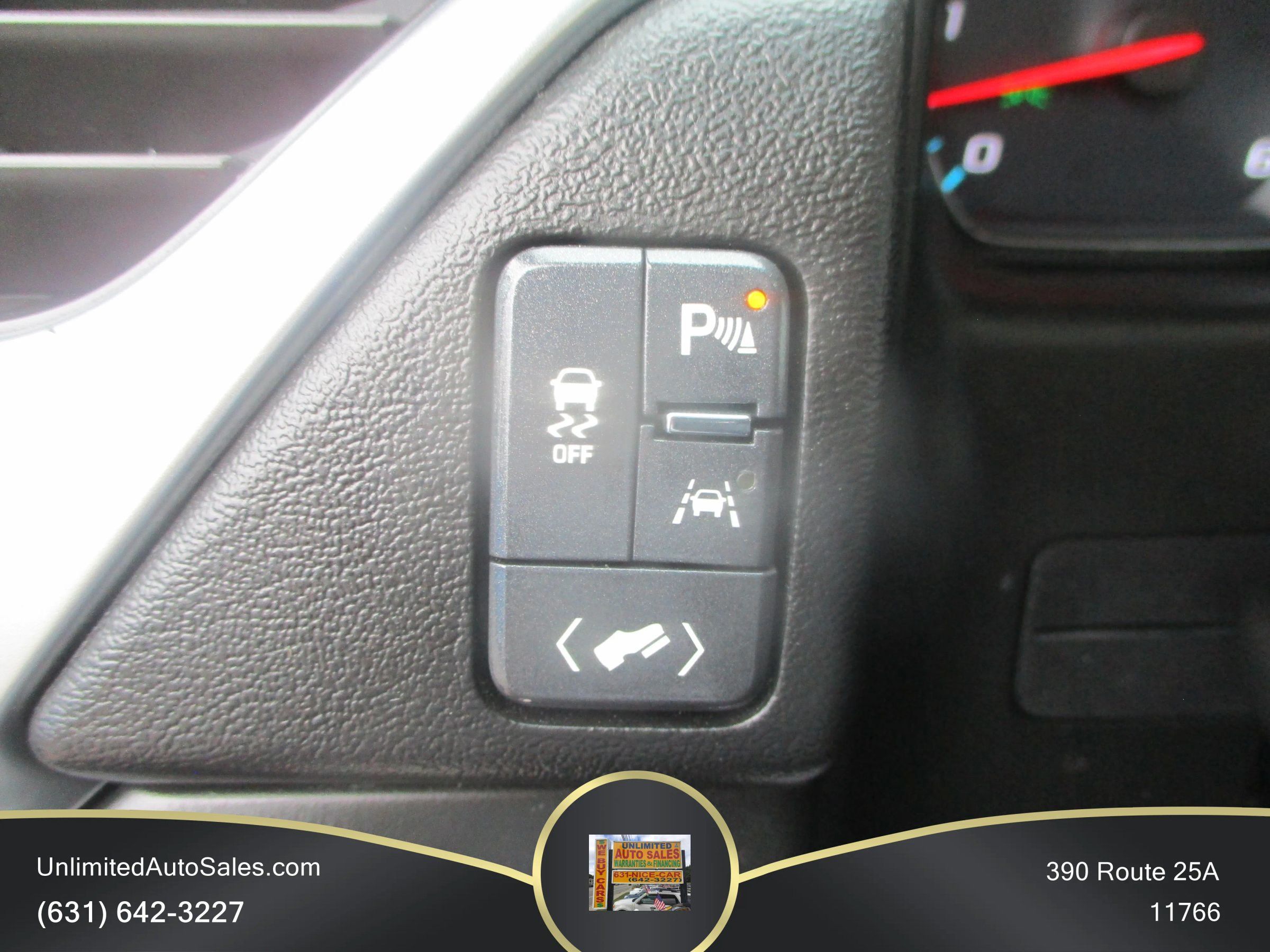Used 2018 Chevrolet Suburban LT AWD/4WD image 14