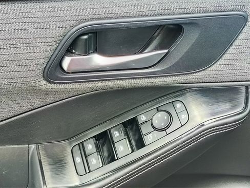 Used 2023 Nissan Rogue SV image 9