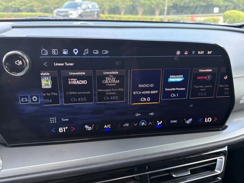 Used 2025 Chevrolet Traverse LT AWD/4WD image 6