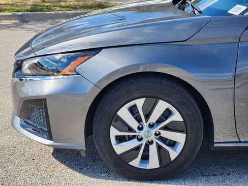 Used 2025 Nissan Altima 2.5 S image 5