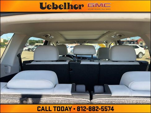 Used 2021 Volkswagen Tiguan SE w/ Panoramic Sunroof Package FWD image 12