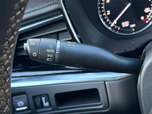 Used 2025 Cadillac XT6 Luxury image 31