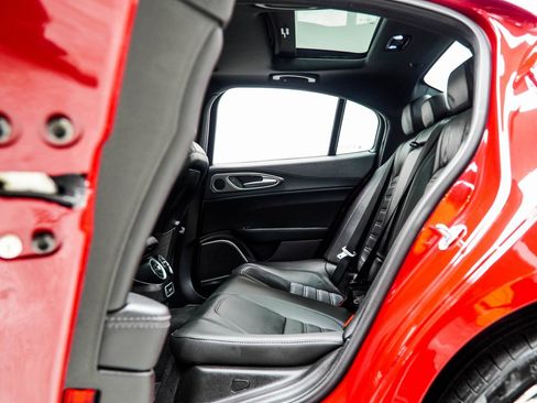 Used 2022 Alfa Romeo Giulia Veloce image 36