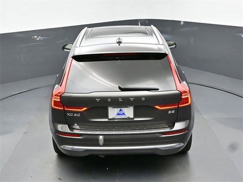 Used 2022 Volvo XC60 B5 Inscription w/ Protection Package Premier image 47
