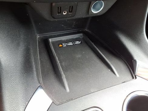 Used 2023 Chevrolet Traverse LT FWD image 31