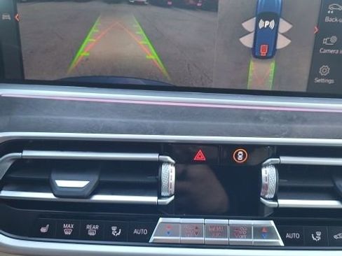 Used 2022 BMW X5 xDrive40i w/ M Sport Package image 3