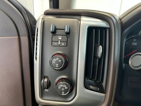 Used 2015 GMC Sierra 1500 SLT w/ SLT Preferred Package AWD/4WD image 16