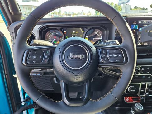 Used 2024 Jeep Wrangler Unlimited AWD/4WD image 20