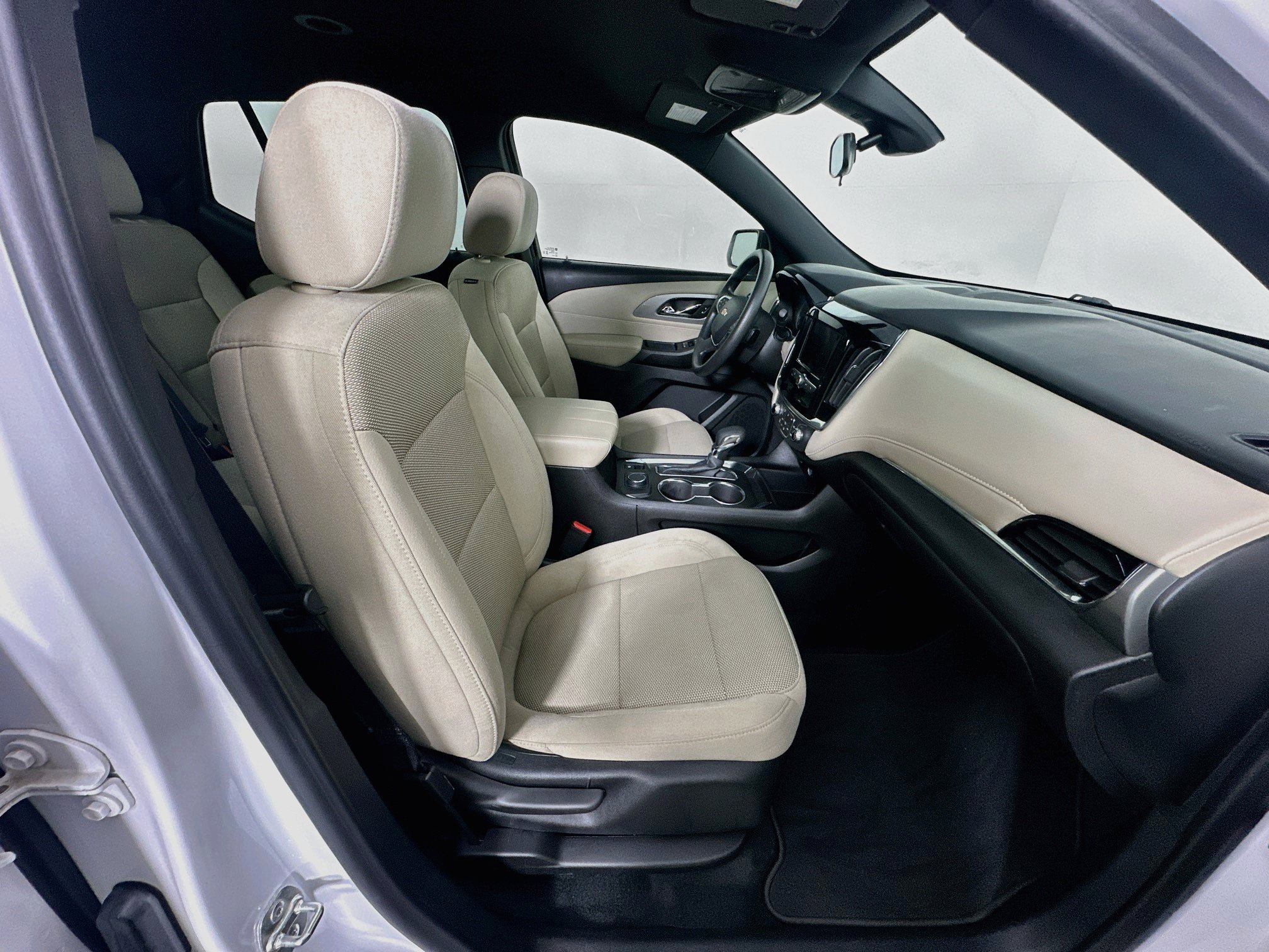 Used 2023 Chevrolet Traverse LS FWD image 32