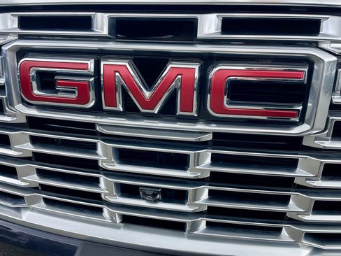 Used 2025 GMC Yukon Denali w/ Denali Reserve Package AWD/4WD image 35