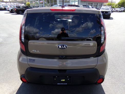 Used 2016 Kia Soul w/ Convenience Package FWD image 4