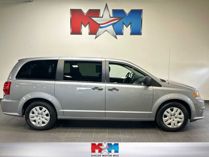 Used 2019 Dodge Grand Caravan SE w/ UConnect Hands-Free Group