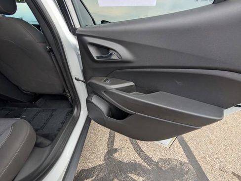 Used 2024 Chevrolet Trax RS FWD image 7