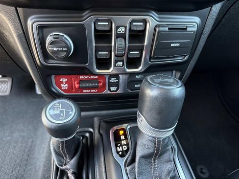 Used 2022 Jeep Wrangler Unlimited Rubicon w/ Xtreme Recon 35" Tire Package AWD/4WD image 29