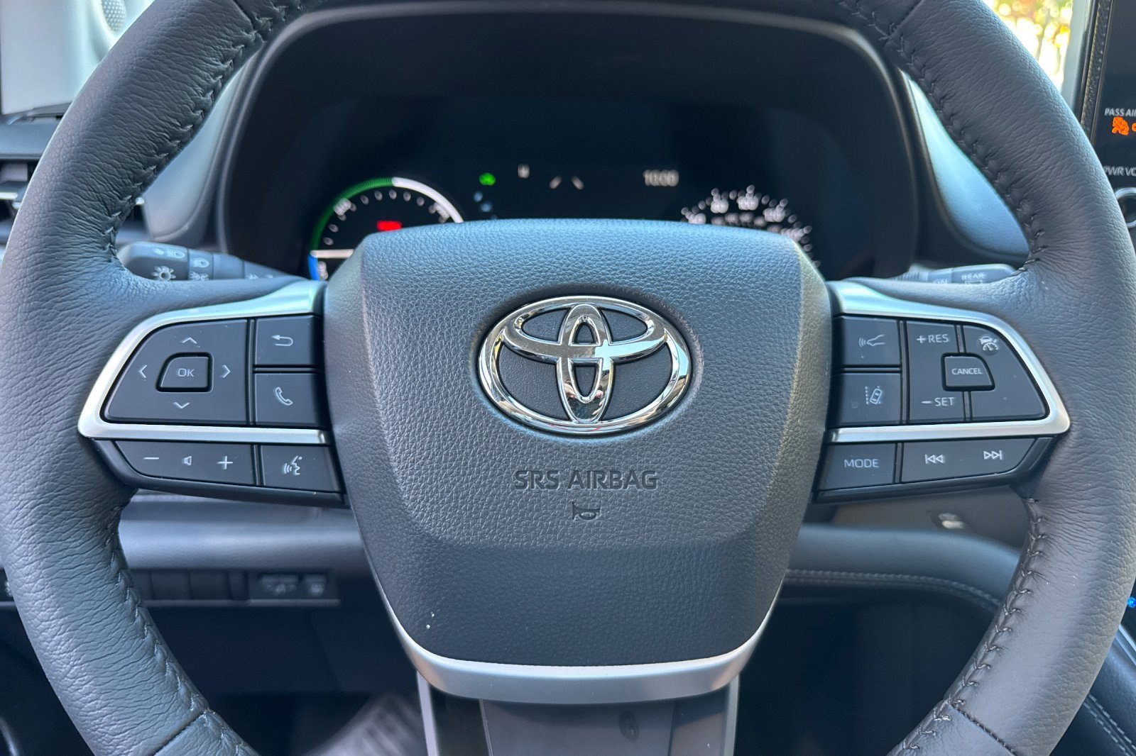 Used 2025 Toyota Sienna XLE w/ XLE Plus Package AWD/4WD image 11