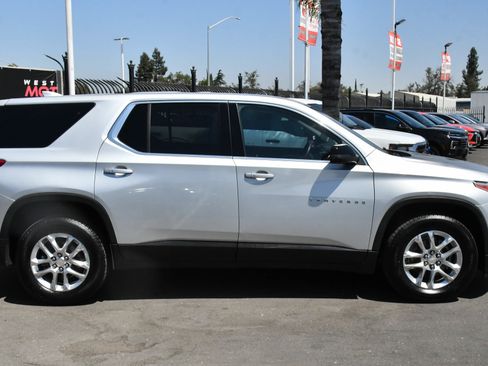 Used 2021 Chevrolet Traverse LS FWD image 9