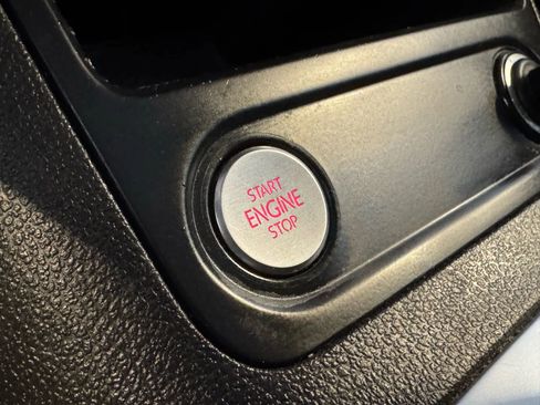 Used 2016 Volkswagen Tiguan S image 18