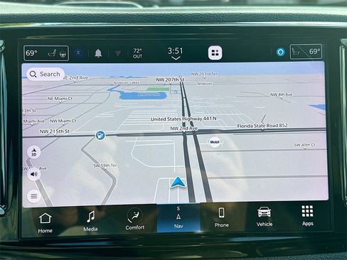 Used 2023 Chrysler Pacifica Limited w/ Uconnect Theater Family Group image 14