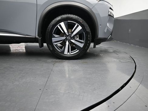 Used 2023 Nissan Rogue SL w/ SL Premium Package image 11