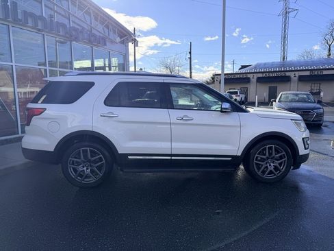 Used 2017 Ford Explorer Platinum image 7