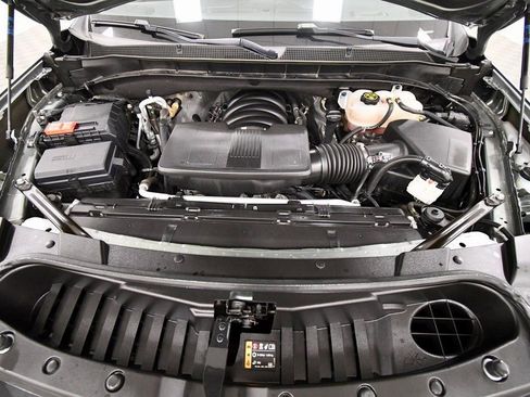 Used 2023 Chevrolet Suburban Premier image 12