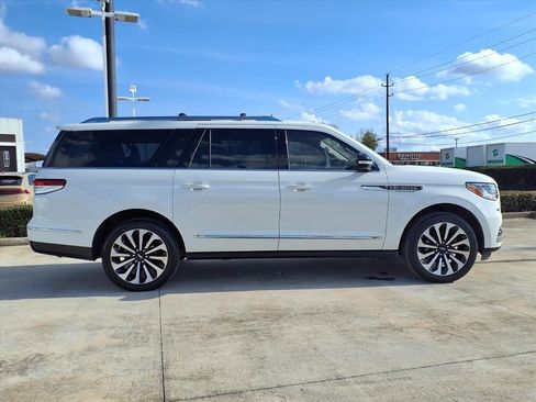 Used 2022 Lincoln Navigator L Reserve image 7