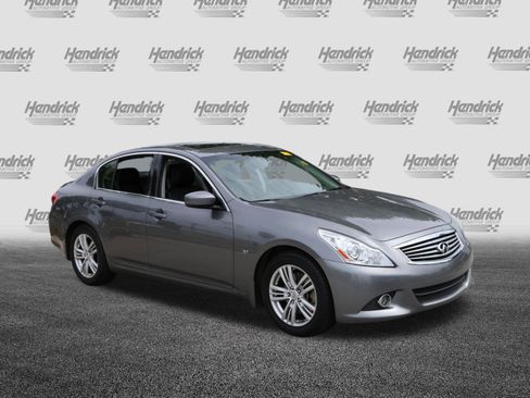 Used 2015 INFINITI Q40 w/ Moonroof Package RWD image 2