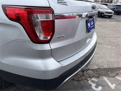 Used 2017 Ford Explorer XLT image 10