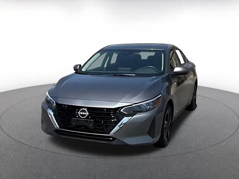 Used 2025 Nissan Sentra SV FWD image 5
