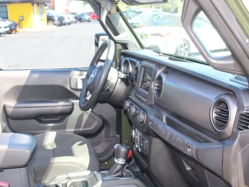 Used 2021 Jeep Gladiator Sport image 17