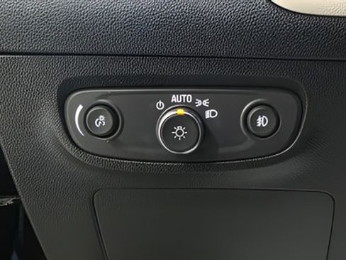 Used 2020 Buick Encore GX Essence w/ Experience Buick Package AWD/4WD image 16